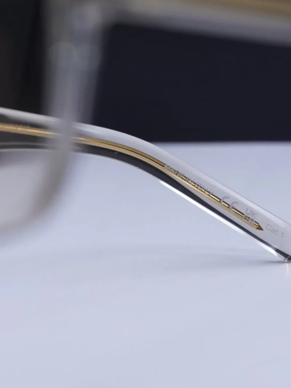 Saint Laurent model sl545